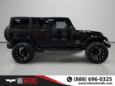 Used 2017 Jeep Wrangler Unlimited Sahara AWD/4WD image 5