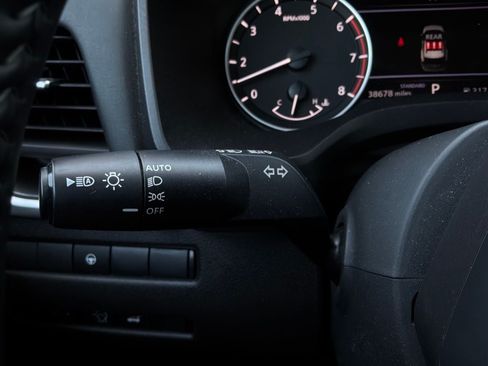 Used 2025 Nissan Rogue SV FWD image 37