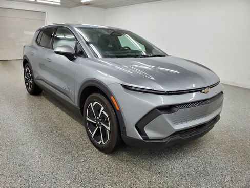 New 2026 Chevrolet Equinox EV LT image 3