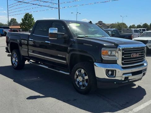 Used 2016 GMC Sierra 2500 SLT w/ Duramax Plus Package AWD/4WD image 9