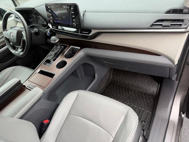 Certified 2022 Toyota Sienna XLE FWD image 20