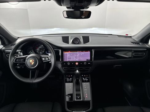 Certified 2025 Porsche Macan image 17