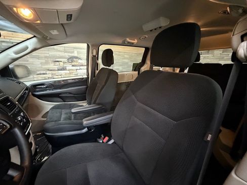 Used 2019 Dodge Grand Caravan SE w/ Power Convenience Group I FWD image 14