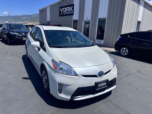 Used 2015 Toyota Prius Four w/ Preferred Accessory Package FWD image 1