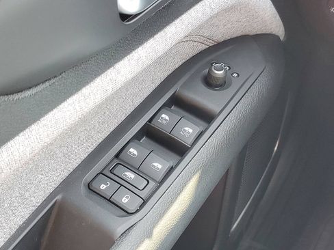 Used 2023 Jeep Compass Latitude AWD/4WD image 16