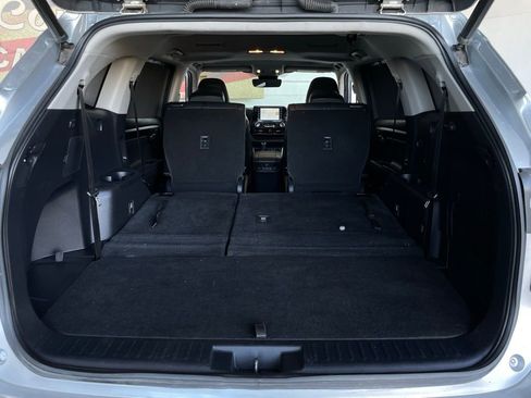 Used 2020 Toyota Highlander XLE image 30