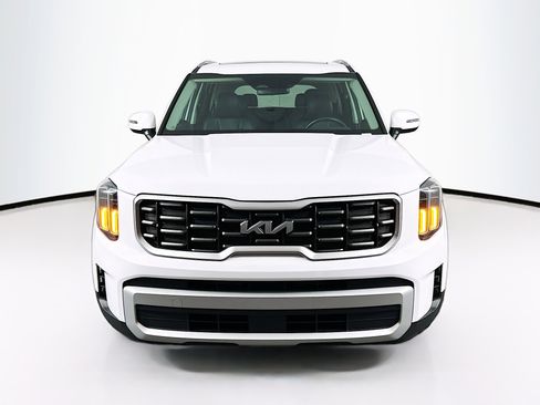 Used 2025 Kia Telluride S image 2