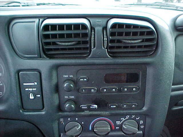 Used 2002 Chevrolet S10 Pickup 2WD Regular Cab image 17