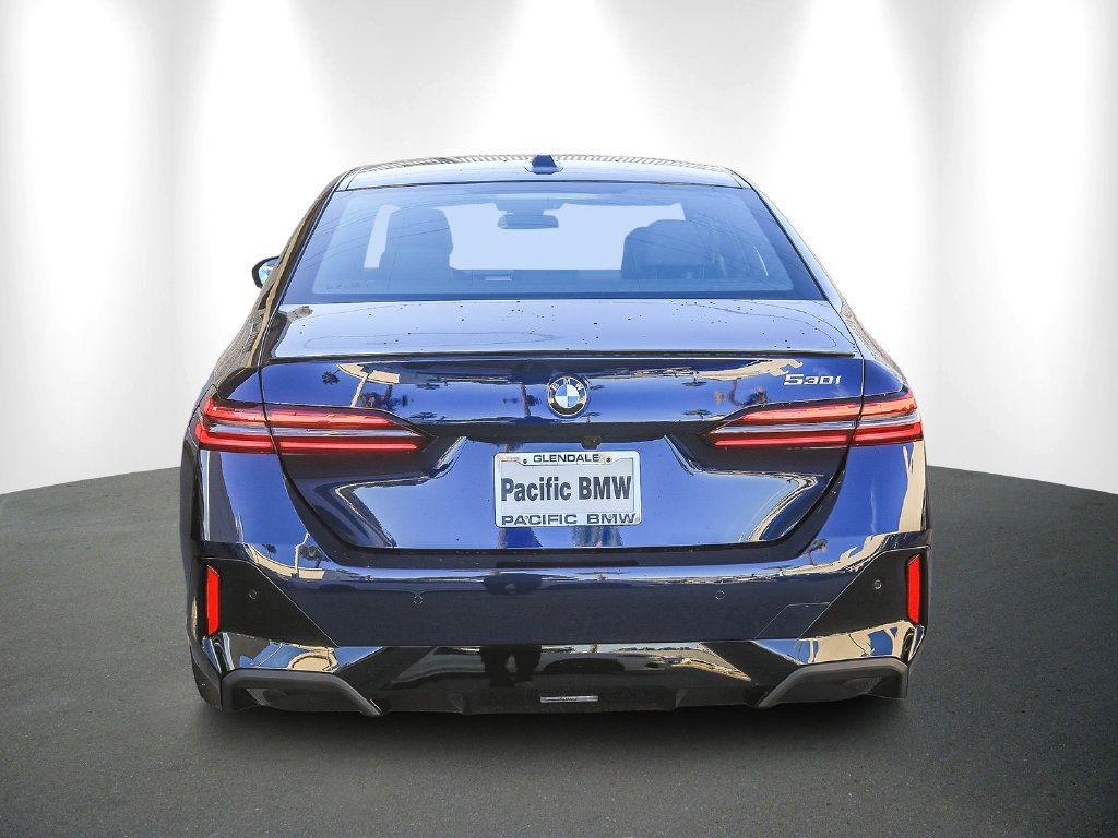 Used 2026 BMW 530i w/ M Sport Package RWD image 5