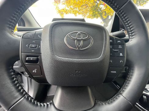 Used 2025 Toyota Prius LE image 28