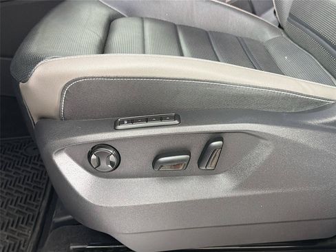 Used 2022 Volkswagen Atlas SEL Premium AWD/4WD image 19