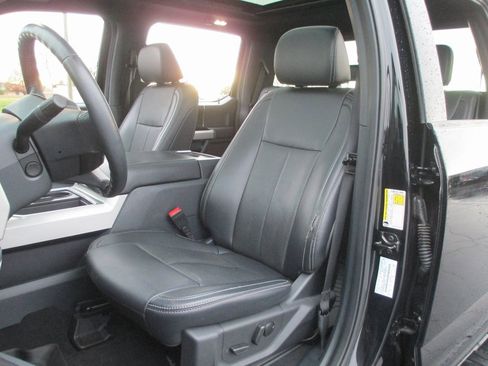 Used 2022 Ford F250 Lariat w/ Black Appearance Package image 21