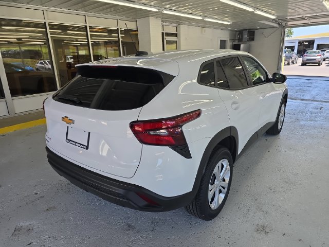 Used 2025 Chevrolet Trax LS FWD image 5