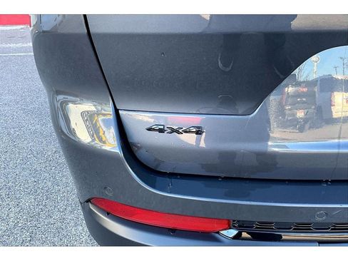 Used 2024 Jeep Grand Cherokee L Laredo image 34