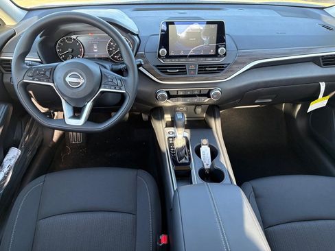 New 2025 Nissan Altima 2.5 SV image 9