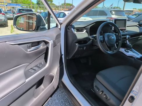 Used 2019 Toyota Highlander XLE AWD/4WD image 11
