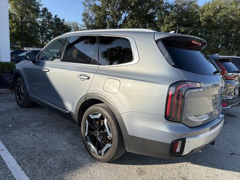 Certified 2024 Kia Telluride EX w/ EX Captain's Chair Package FWD image 7