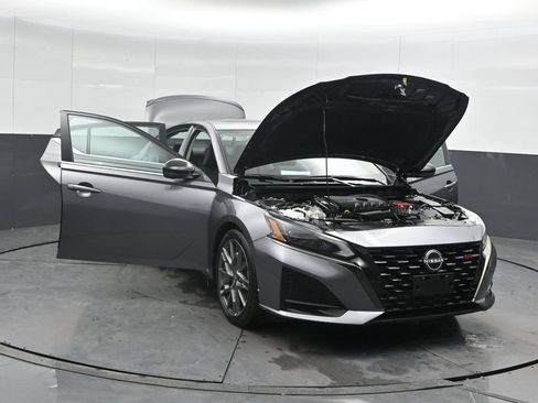 Used 2023 Nissan Altima 2.0 SR FWD image 54