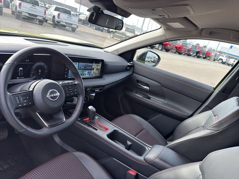 Used 2025 Nissan Kicks SR image 25