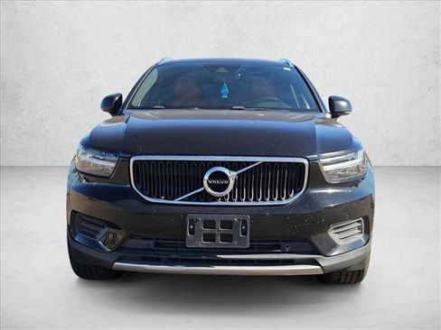 Used 2019 Volvo XC40 T5 Momentum image 2