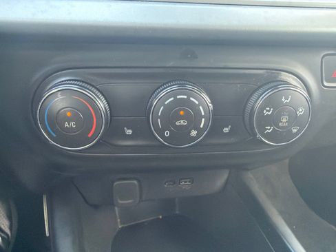 Used 2025 Chevrolet Trax RS w/ Driver Confidence Package FWD image 27