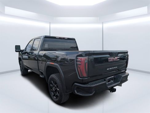 Used 2024 GMC Sierra 2500 AT4 image 5