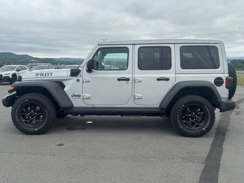 Used 2023 Jeep Wrangler Unlimited w/ Sun & Screen Package AWD/4WD image 7