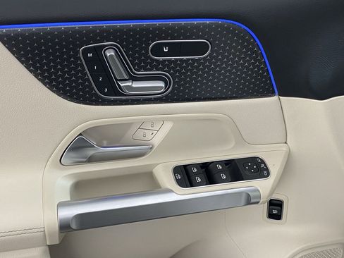 Used 2025 Mercedes-Benz GLB 250 4MATIC image 22
