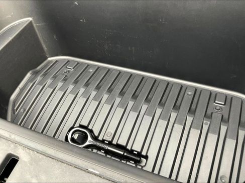 Used 2024 Tesla Model Y Long Range image 30