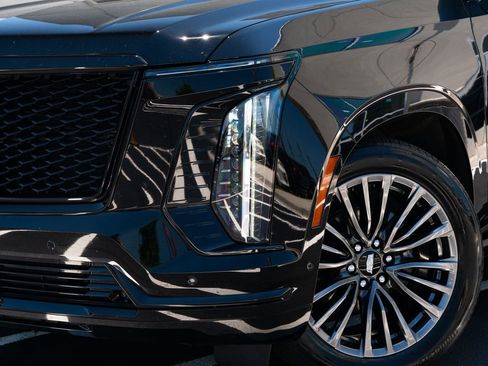Used 2025 Cadillac Escalade ESV Sport Platinum w/ LPO, Floor Liner Package AWD/4WD image 3