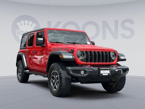 Used 2024 Jeep Wrangler Unlimited Rubicon AWD/4WD image 2