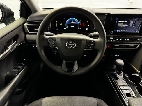 Used 2025 Toyota Camry LE FWD image 15