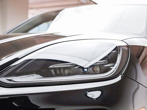 Certified 2025 Porsche Cayenne S image 11