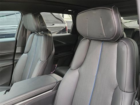 New 2025 Cadillac Lyriq Luxury w/ LPO, Floor Liner Package AWD/4WD image 10