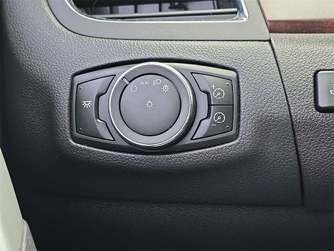 Used 2013 Ford Edge Limited image 28