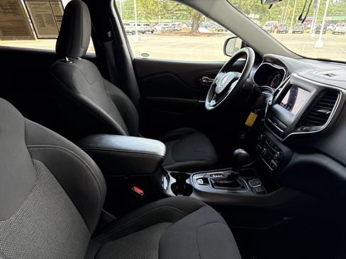 Used 2019 Jeep Cherokee Latitude w/ Popular Appearance Group FWD image 31