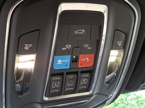 Used 2023 Jeep Grand Cherokee Limited w/ Luxury Tech Group II AWD/4WD image 27