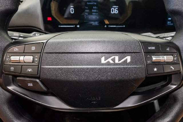 Used 2025 Kia K4 FWD image 12