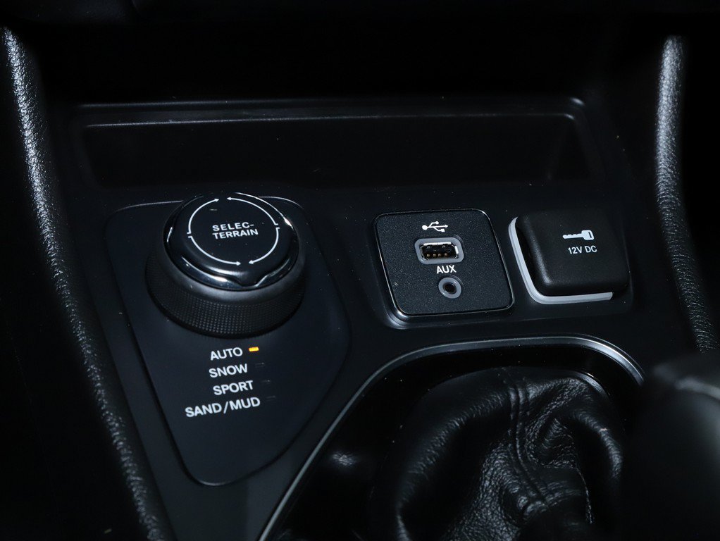 Used 2019 Jeep Cherokee Limited AWD/4WD image 28