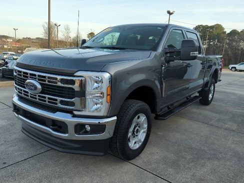 Used 2025 Ford F250 XLT image 3