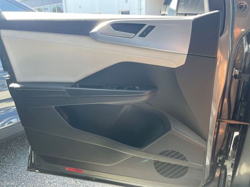 Used 2025 Volkswagen Taos SE image 20