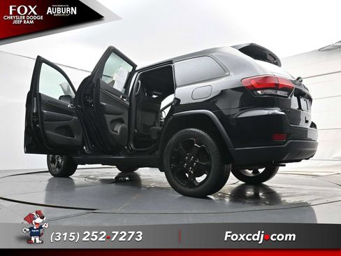Used 2018 Jeep Grand Cherokee Laredo AWD/4WD image 39