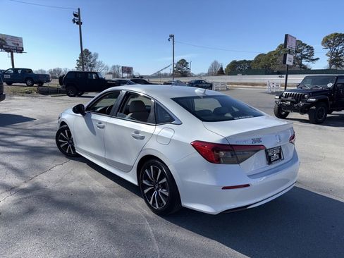 Used 2024 Honda Civic EX image 3