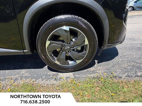 Used 2025 Nissan Rogue SV AWD/4WD image 21