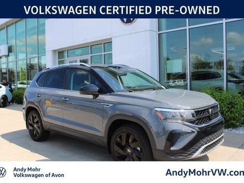 Used 2024 Volkswagen Taos SE AWD/4WD image 1