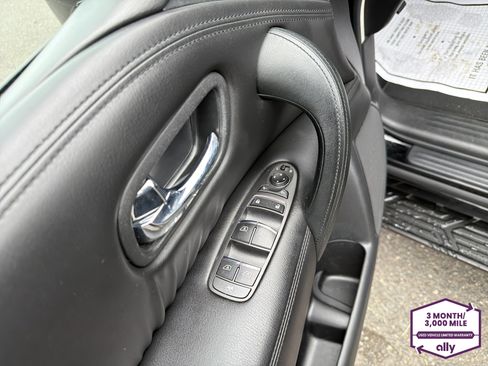 Used 2021 Nissan Armada SV AWD/4WD image 15