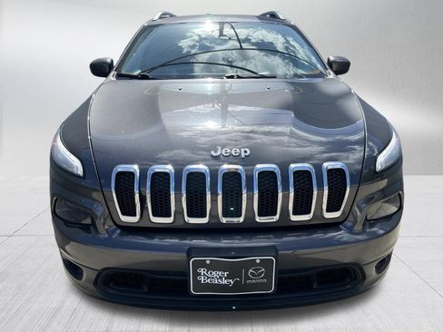 Used 2016 Jeep Cherokee Latitude w/ Cold Weather Group AWD/4WD image 2