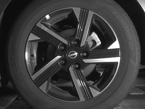 Used 2025 Nissan Sentra SV FWD image 14