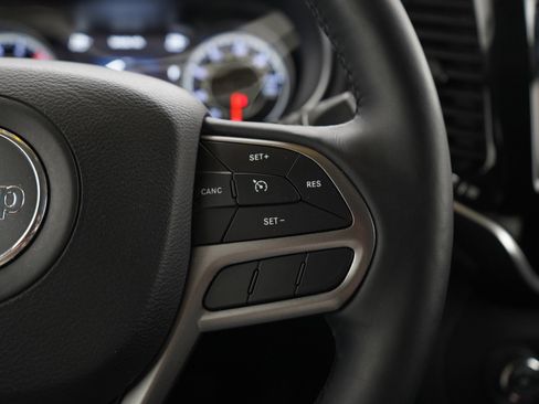 Used 2019 Jeep Cherokee Limited image 27