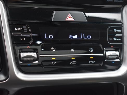 Used 2023 Kia Sorento S w/ Panoramic Sunroof Package AWD/4WD image 31